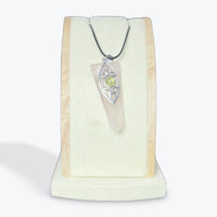 Pendentif Pointe Quartz Rose avec Triquetra