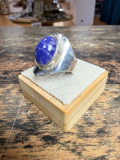 Chevalière avec une belle Tanzanite en cabochon