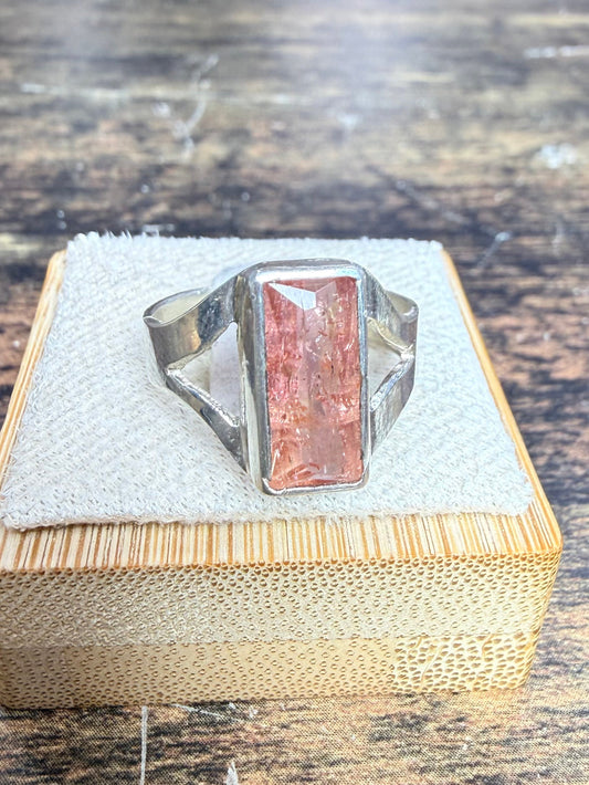 Bague Tourmaline rose sertisclos