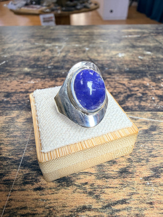 Chevalière avec une belle Tanzanite en cabochon