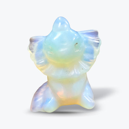 Figurine Éléphant Assis en Opalite Naturelle – trompe levée, blanc laiteux - Pièce unique | 19gr