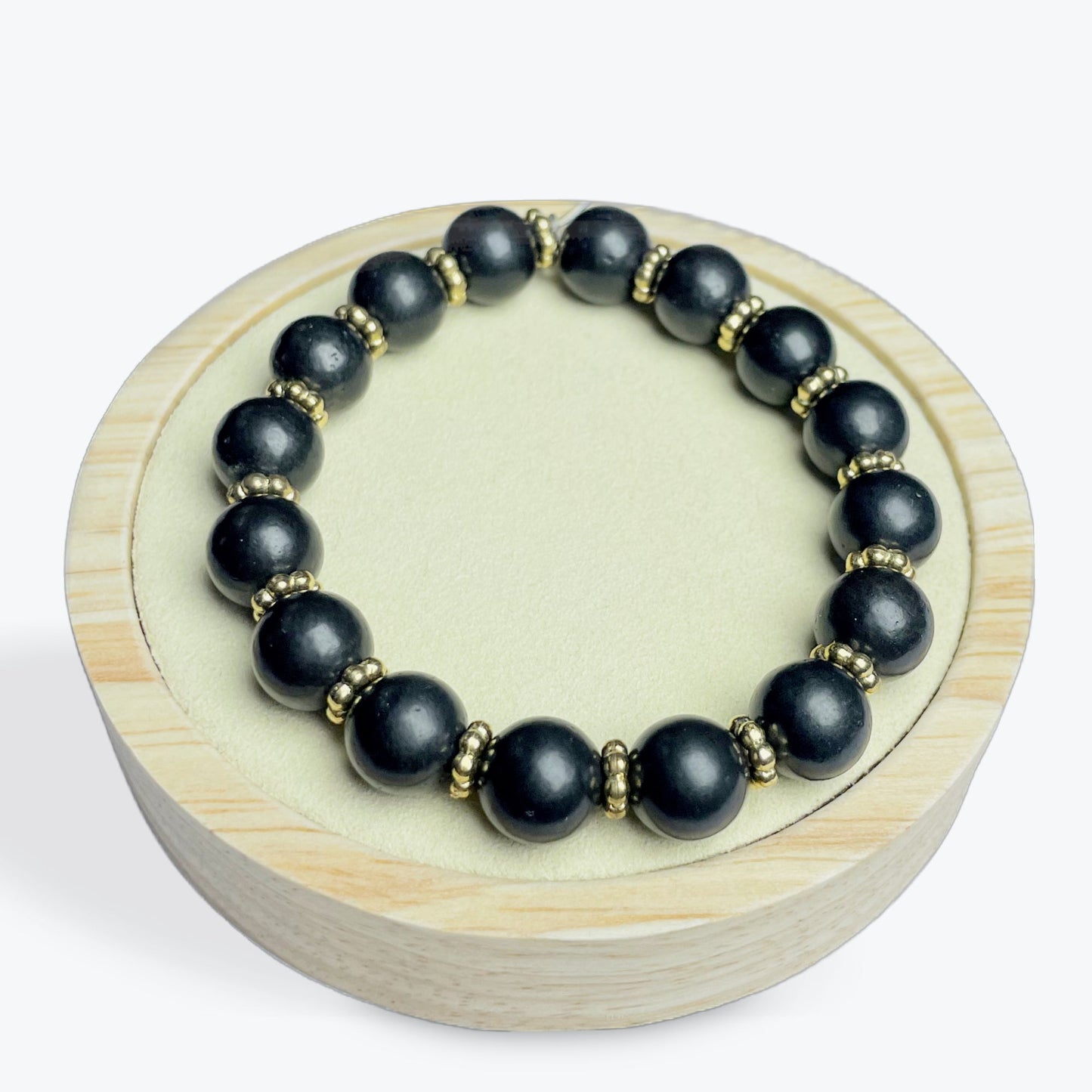 Bracelet Shungite 10 mm avec breloques dorée