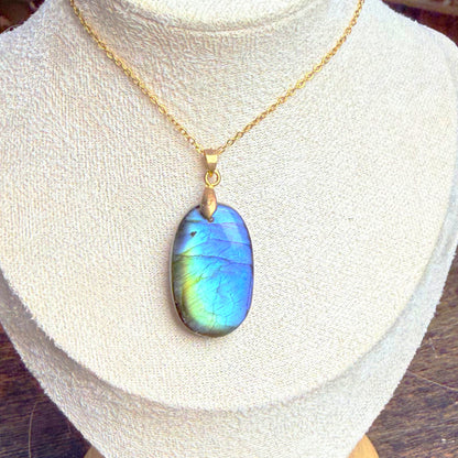 Pendentif en Labradorite Bleu Naturelle – Forme Ovale - Madagascar