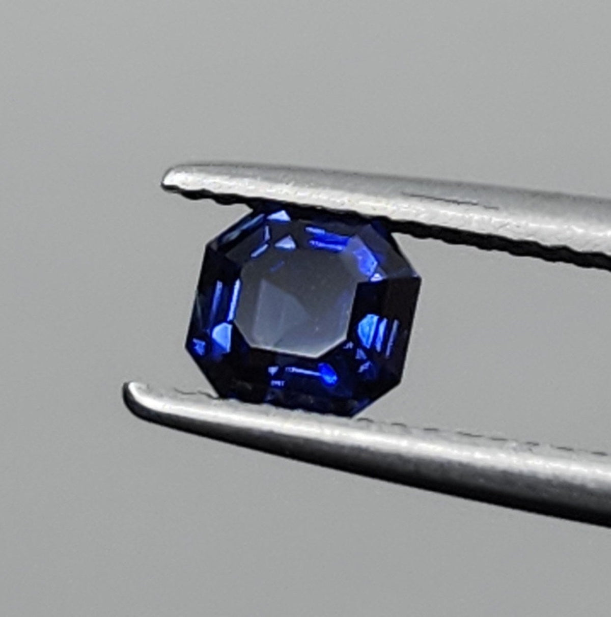 Pièce de collection en Saphir Naturel – 1,14 carats – provenance Sri Lanka