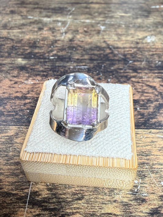 Bague Amétrine carré sortie a griffe