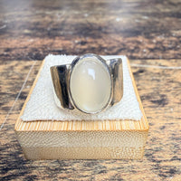 Chevalière Pierre de Lune blanche cabochon