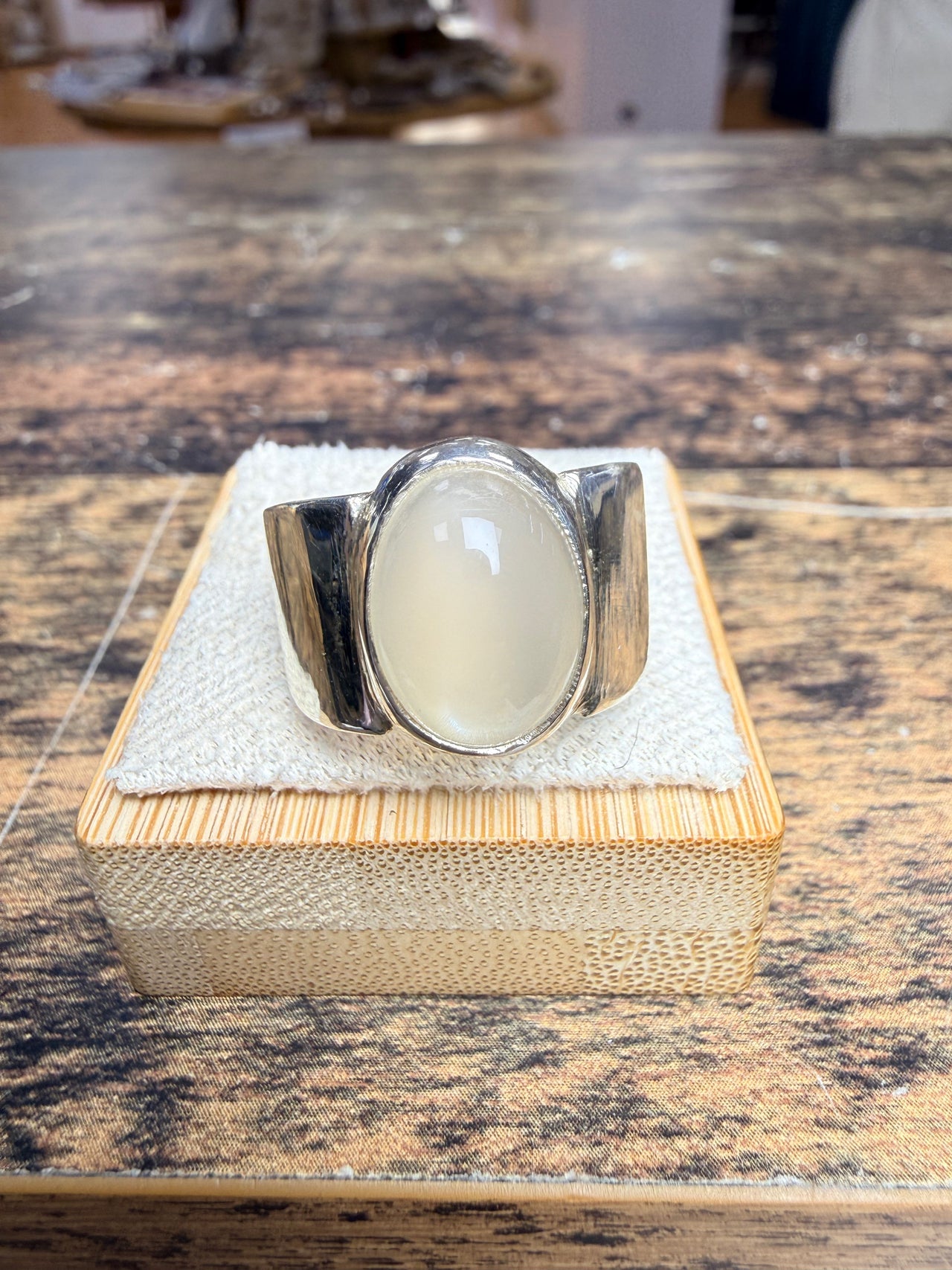 Chevalière Pierre de Lune blanche cabochon