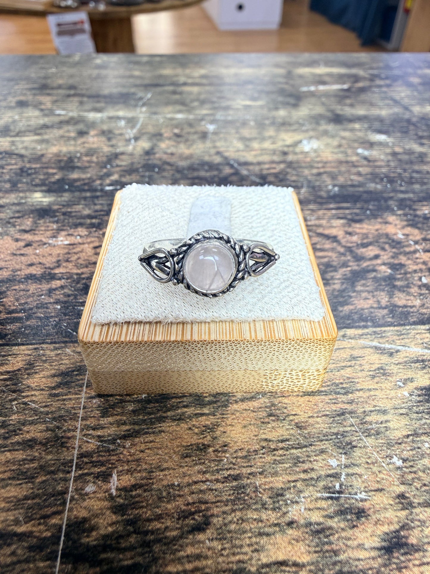 Pendentif Pointe Quartz Rose avec Triquetra - 3