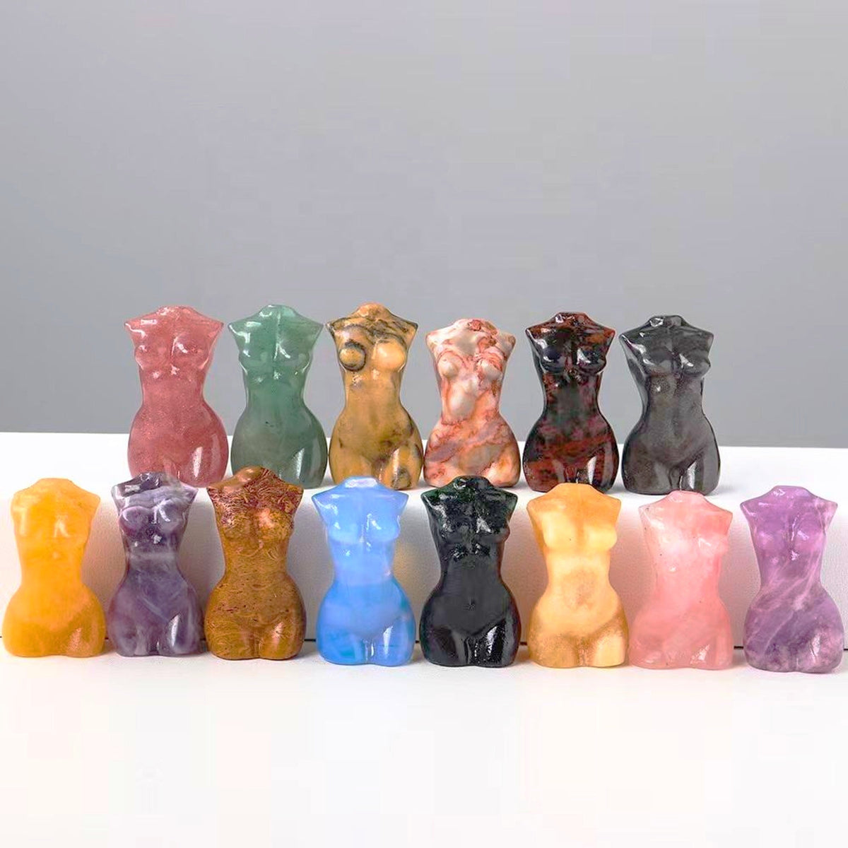 Mini Statue Torse Féminin Sculptée en Pierre Naturelle – 4 cm – 4 pierres au choix – photo 4