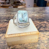 Bague Aigue-marine serti clos design contemporain