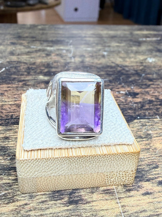 Bague Amétrine rectangulaire serticlos