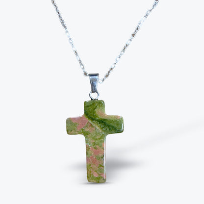 Pendentif Croix en Pierre Naturelle Polie, 15 pierres au choix, bélière et chaîne | 1,8x2,5x4cm