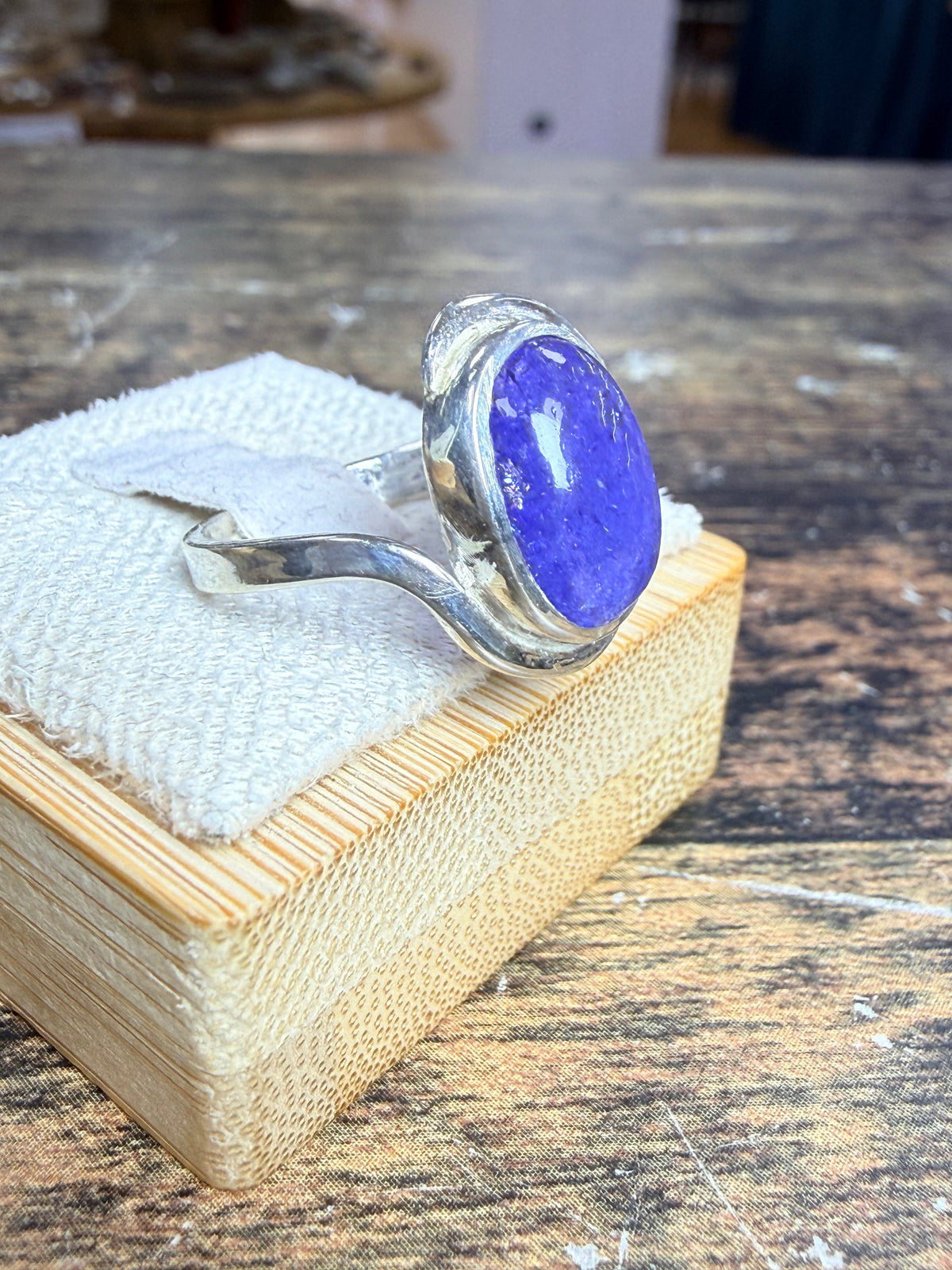 Bague avec une belle Tanzanite ovale