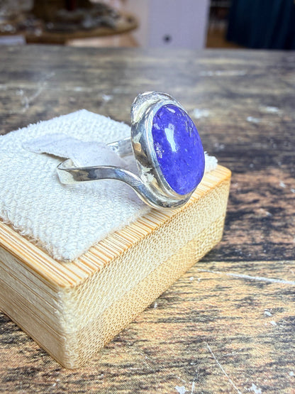 Bague avec une belle Tanzanite ovale