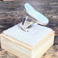 Bague Opale noble avec magnifique jeux de couleus