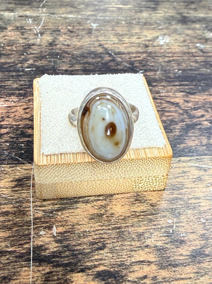 Bague avec une Agate ovale -taille ajustable