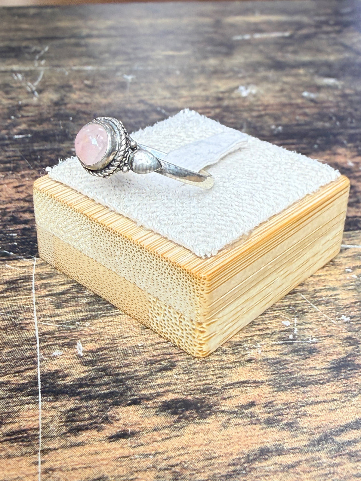 Bague sertis clos d'une Quartz rose naturelle 2gr