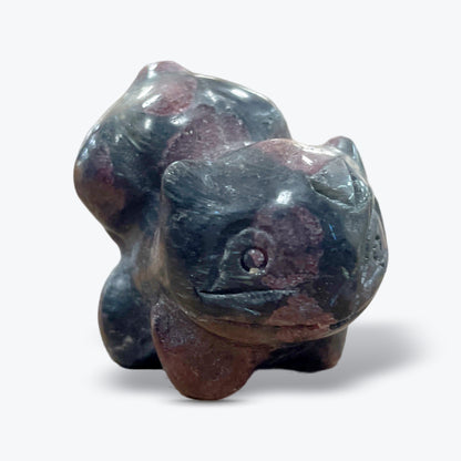 Pokémon Bulbizarre sculptée en Calcite Naturelle polie – Calcite miel, Cristal de - Pièce unique | 10gr - 3,5x3cm