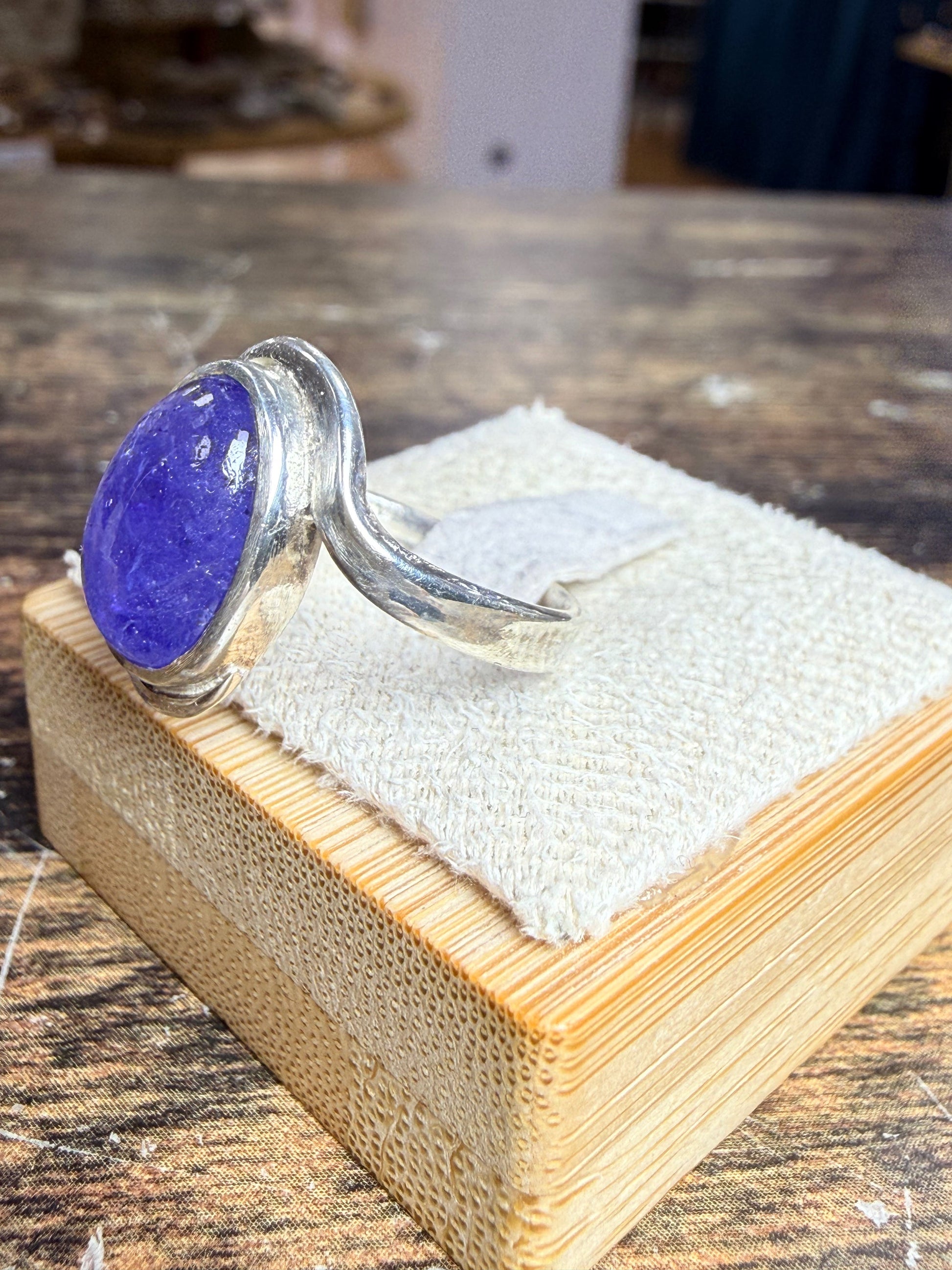 Bague avec une belle Tanzanite ovale