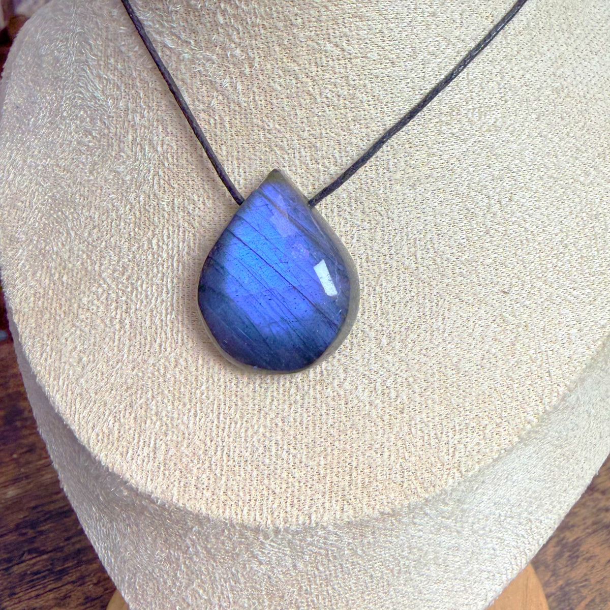 Pendentif en Labradorite Goutte - Percée Côté