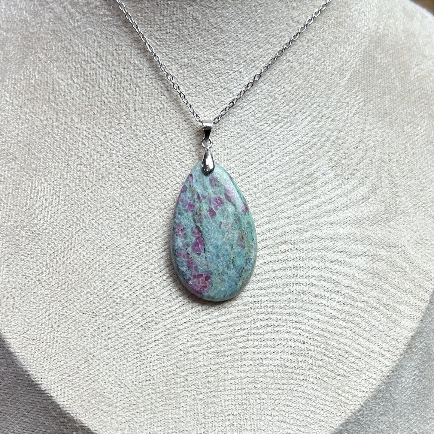 Pendentif | Rubis sur Fuschite avec Beliere en Acier Inox