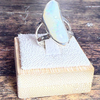 Bague Opale noble jeux de couleurs