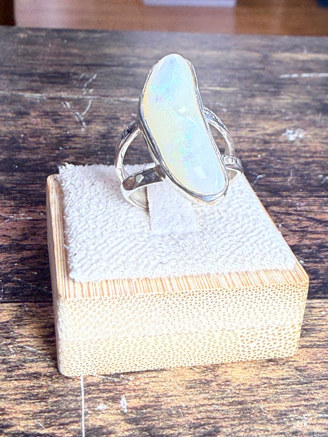 Bague Opale noble jeux de couleurs