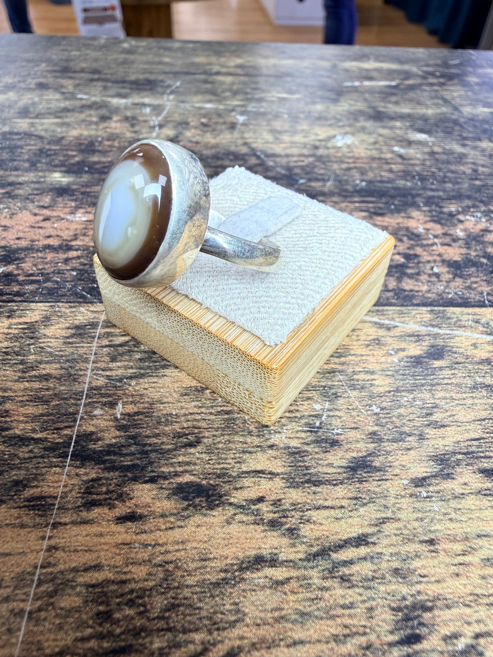 Bague avec une Agate ovale -taille ajustable