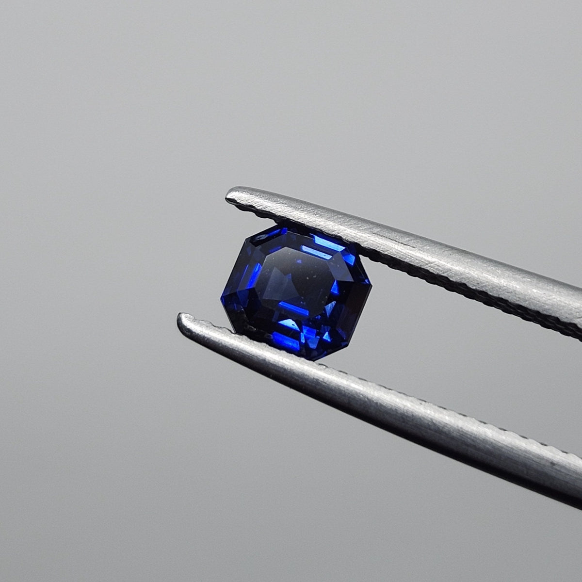 Pièce de collection en Saphir Naturel – 1,14 carats – provenance Sri Lanka