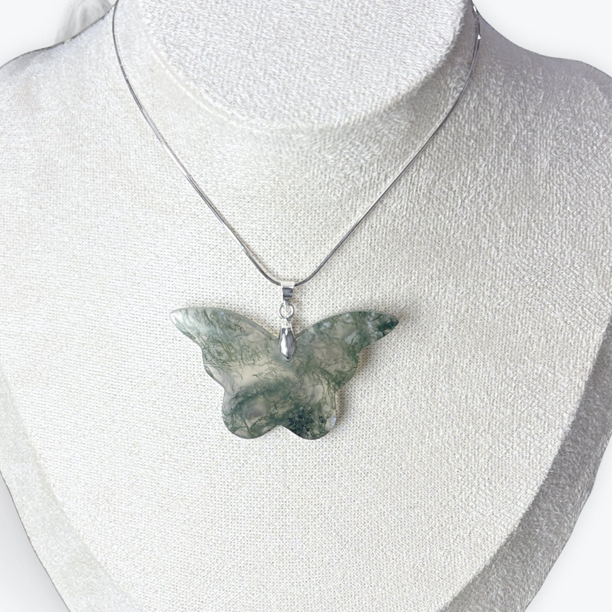 Magnifique papillon en Agate mousse - Pendentif