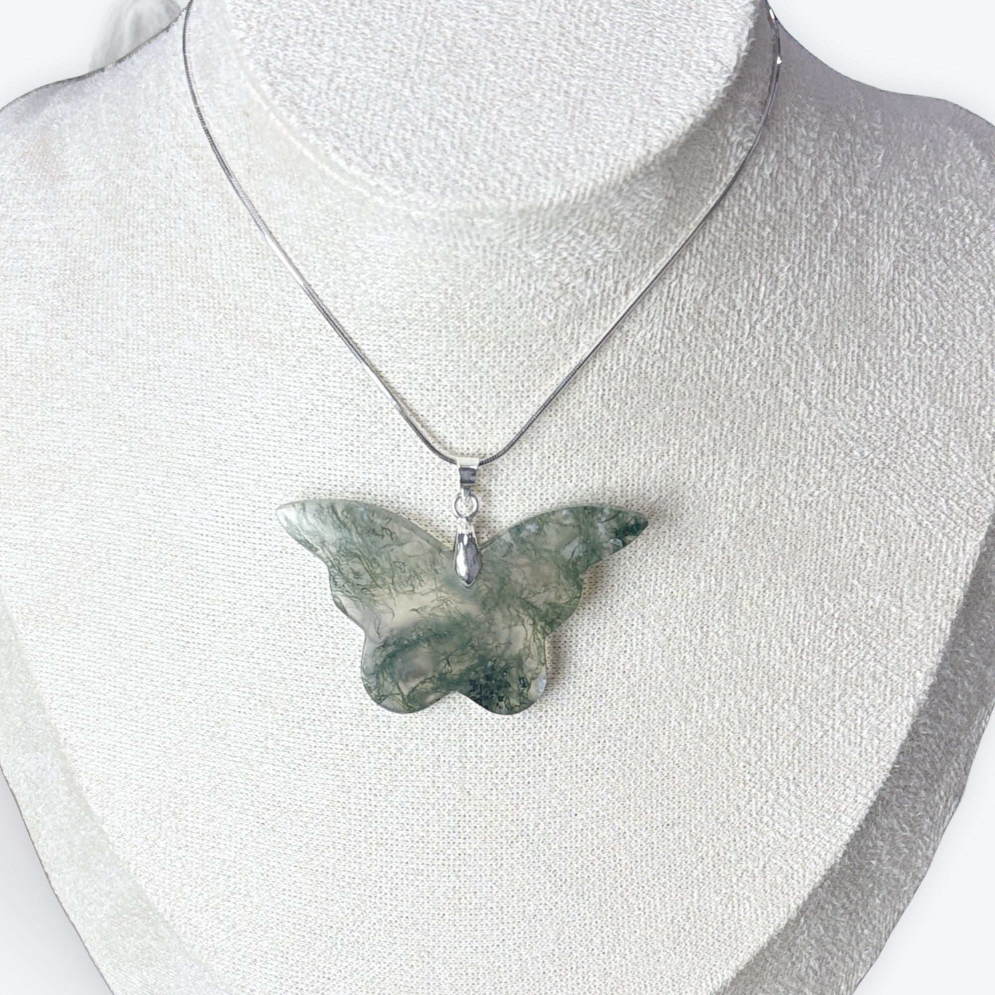 Magnifique papillon en Agate mousse - Pendentif