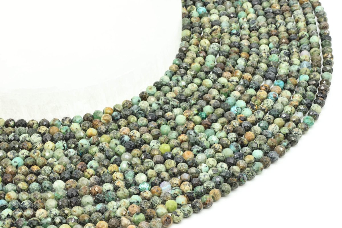 Perles facettées Turquoise Africaine 4mm sur fil 38cm