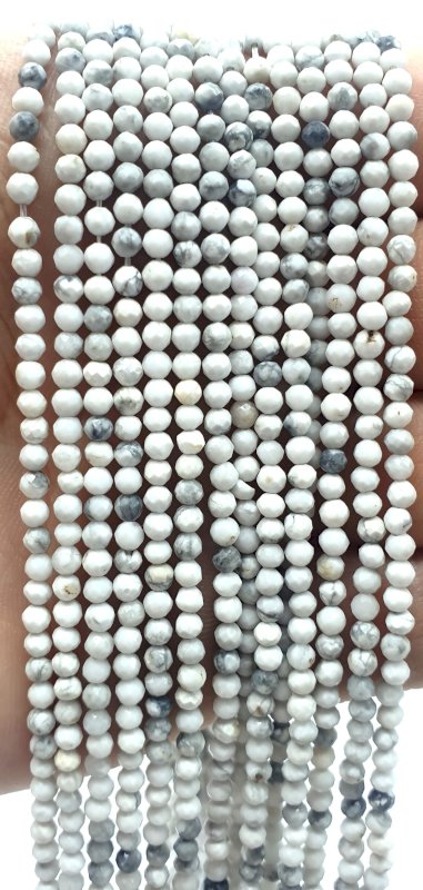 Perles facettées Howlite sur fil