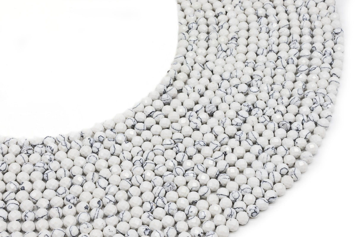 Perles facettées Howlite sur fil — 4 mm