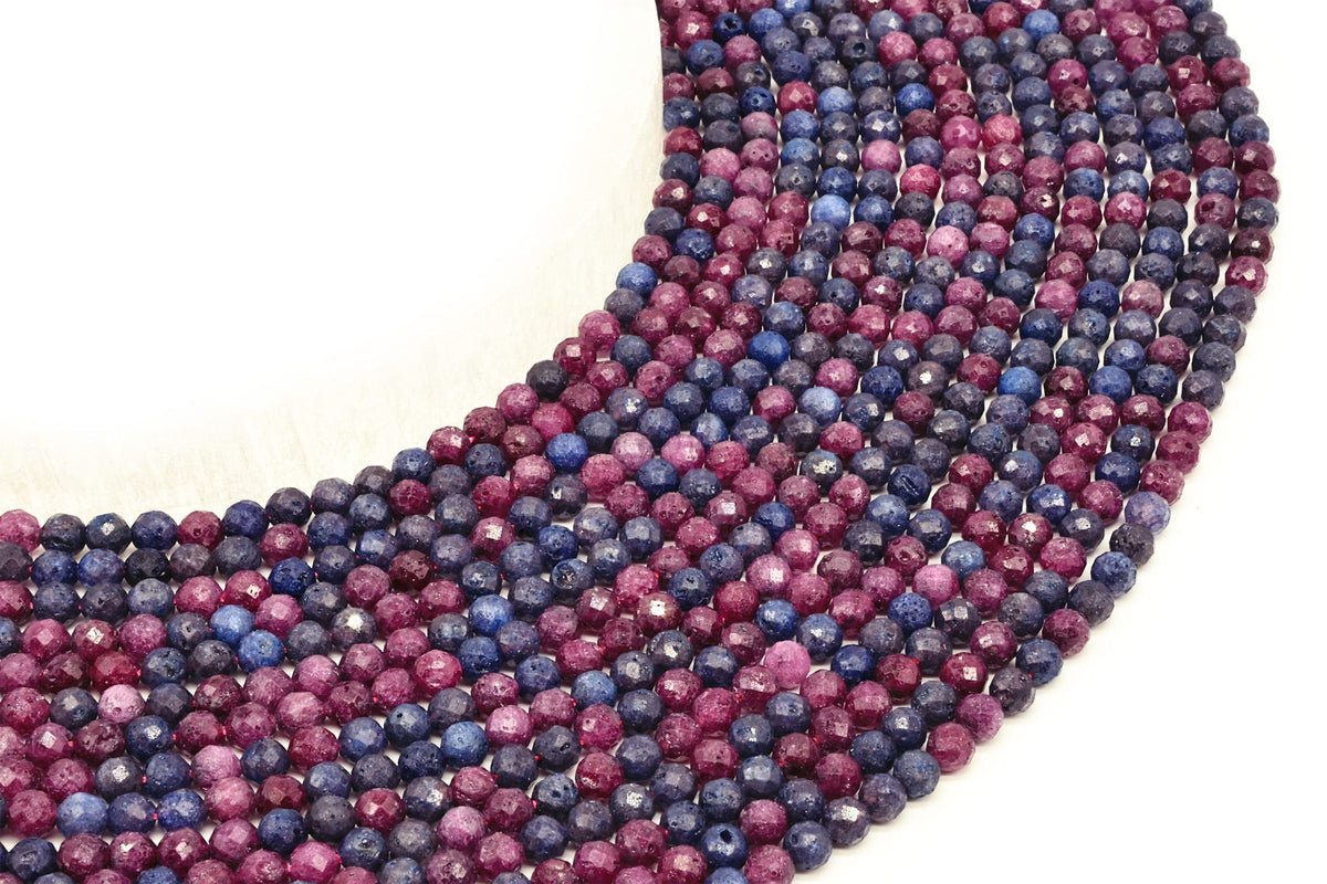 Fils de perles facettées rubis et saphir aux tons rouge framboise et bleu profond