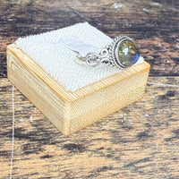 Bague avec une Labradorite ronde