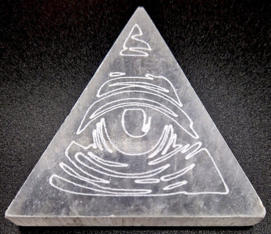 Pyramide 2D Sélénite gravée 3ème oeil 8cm