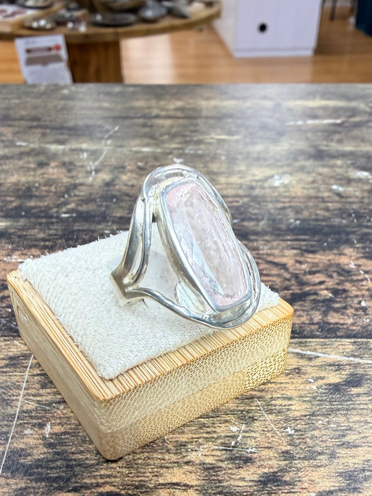 Bague Morganite style moderne vue alternative