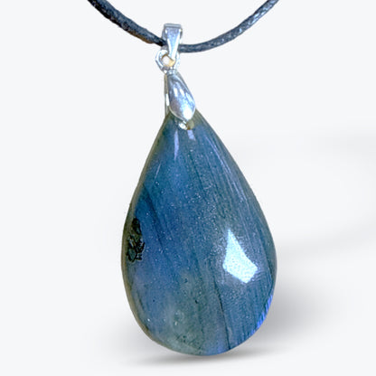 Pendentif Goutte en Labradorite Naturelle du Madagascar – laiton – 3 x 2 cm - 10 g