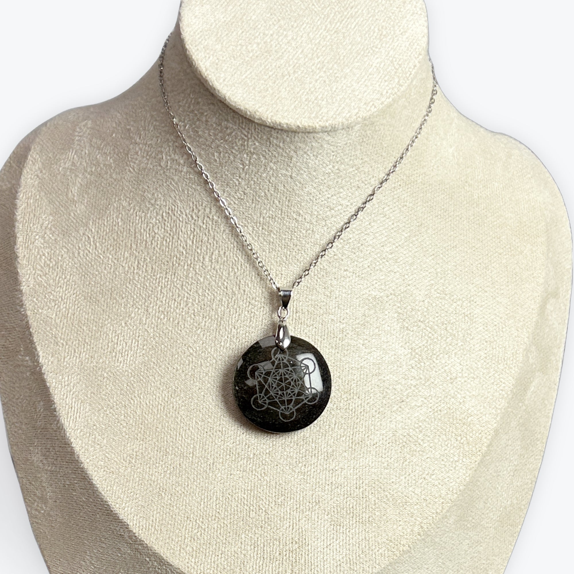 Pendentif Rond Obsidienne gravée