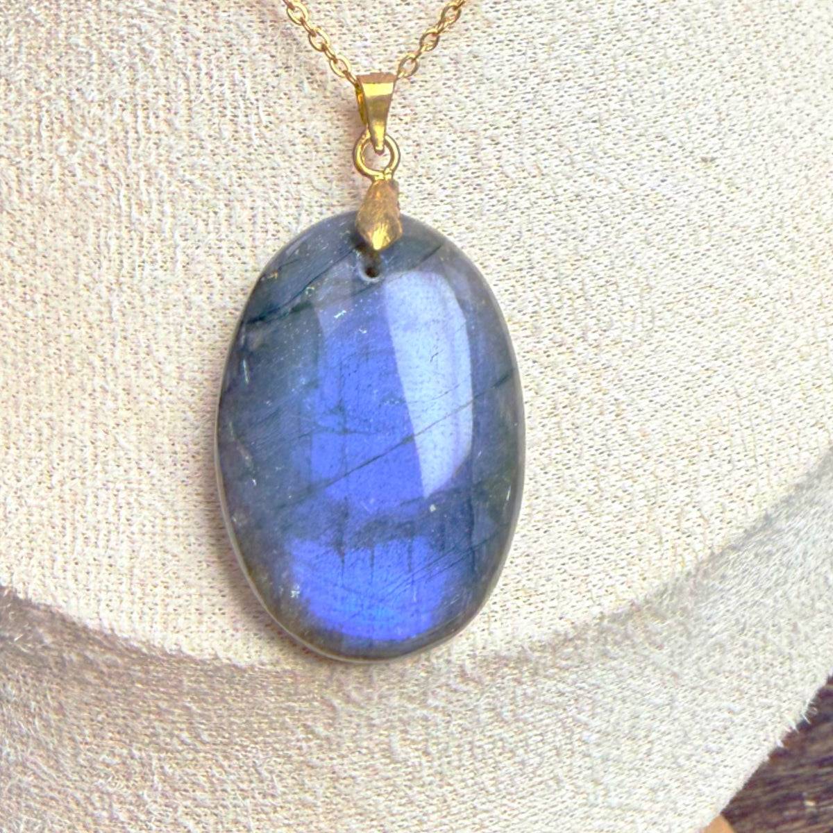 Pendentif en Labradorite Bleu Naturelle – Forme Ovale - Madagascar