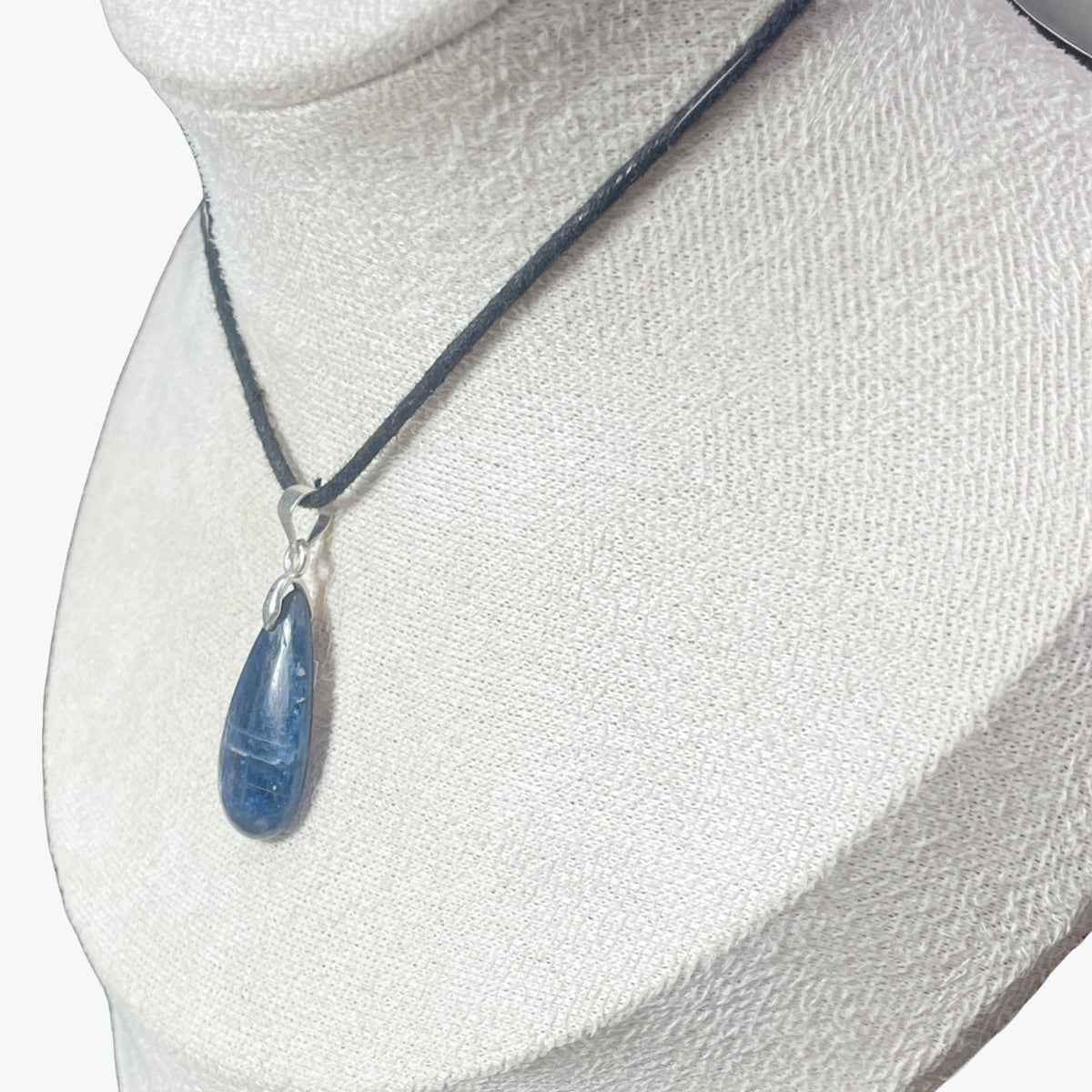 Pendentif Cyanite Goutte