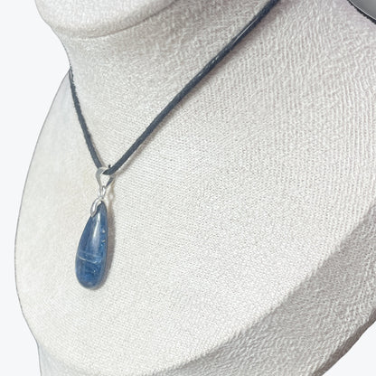Pendentif Cyanite Goutte