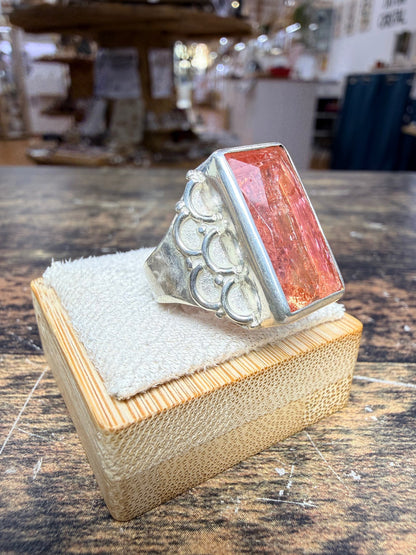 Bague Tourmaline orange rectangulaire design circulaire vue alternative