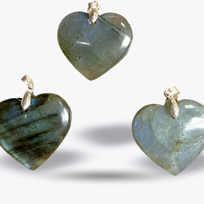 Pendentif Cœur Plat en Labradorite Naturelle Grise – Laiton – Madagascar