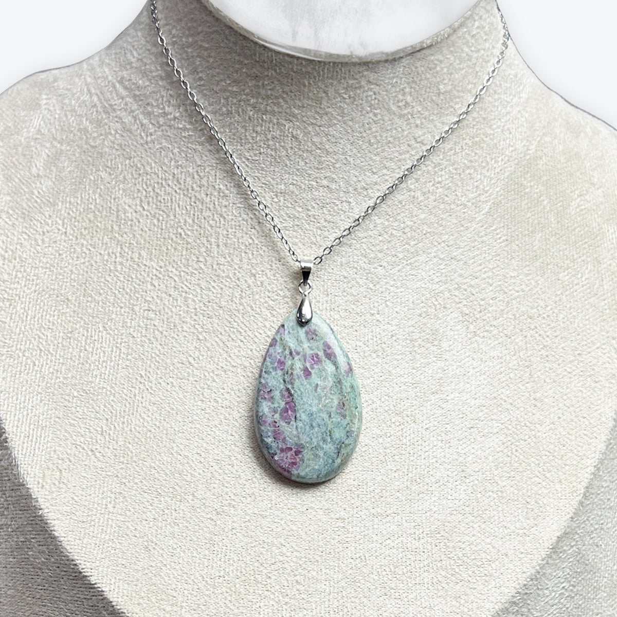 Pendentif - Rubis sur Fuchsite avec Bélière en Acier Inox