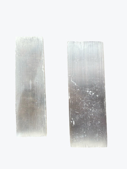 Petite plaque brute en sélénite, 10x3cm, environ 50 g
