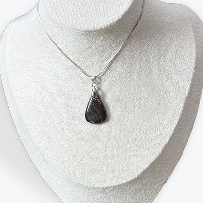 Oeil de fer - Pendentifs naturelle