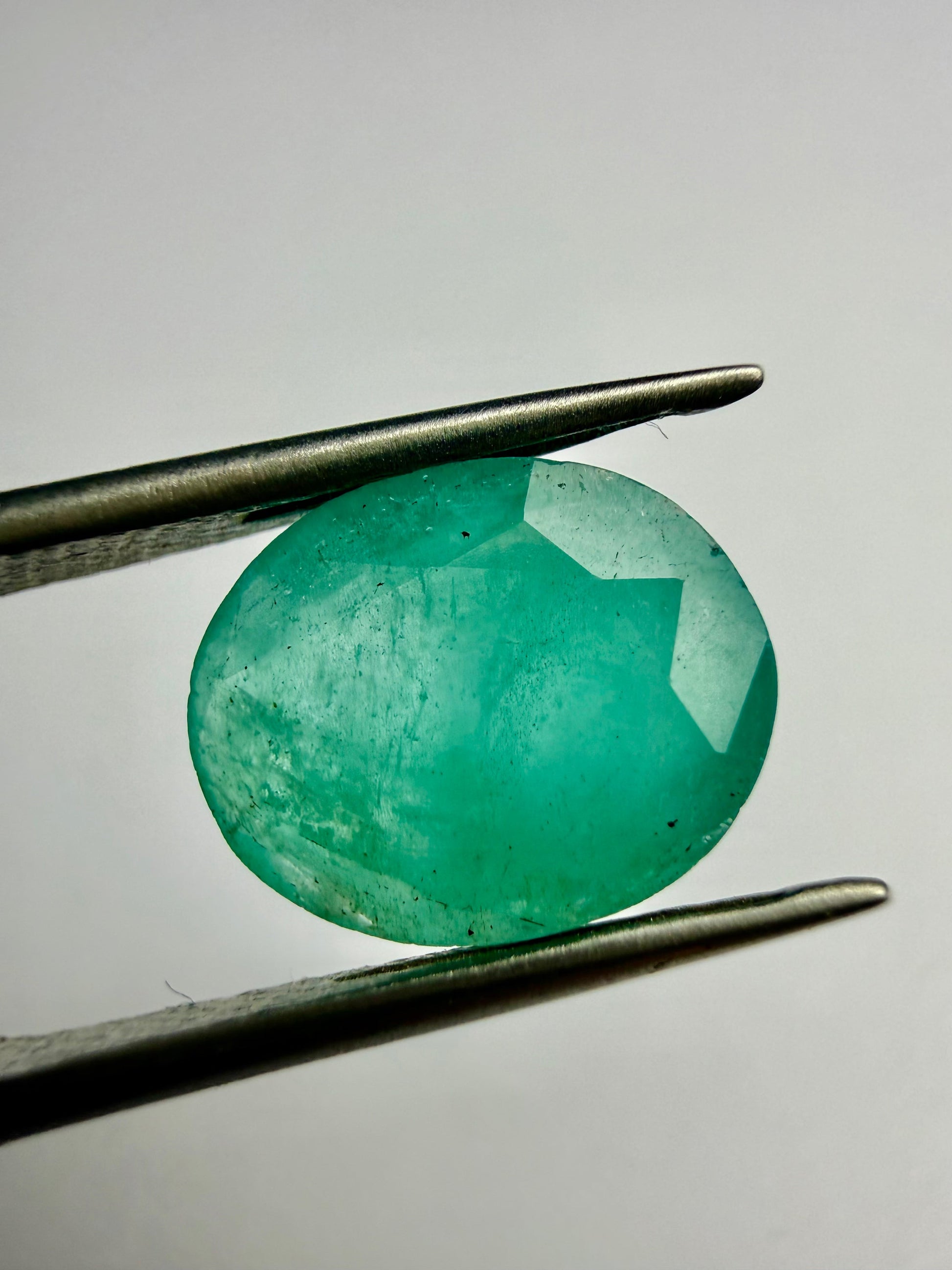 Gemme Émeraude Ovale 2,83 Carats