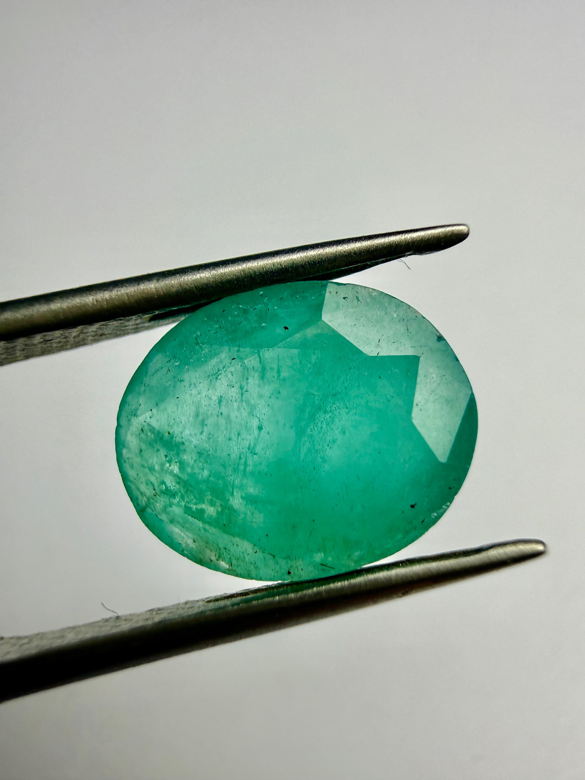 Gemme Émeraude Ovale 2,83 Carats